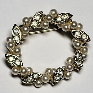 Vintage Gold Tone, White Rhinestone And Faux Pearl Wreath Brooch